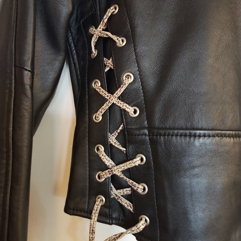 Milwaukee Black Leather Motorcycle Jacket Women’s Size Medium - Picture 6 of 16
